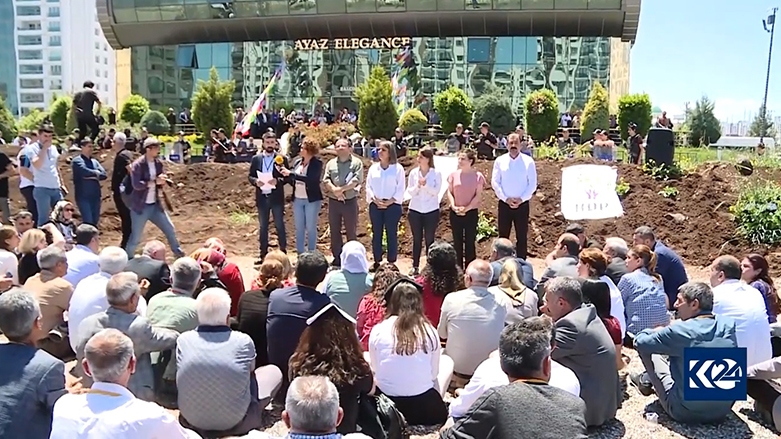 Li Diyarbekirê HDPê ji ber astengiyan konferansa xwe li derve li dar xist