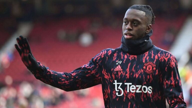 پێساكا له‌ مان یونایتد ده‌ڕوات