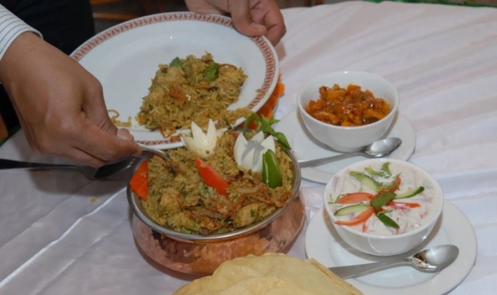 أطعمة ومشروبات تجنبها قبل النوم