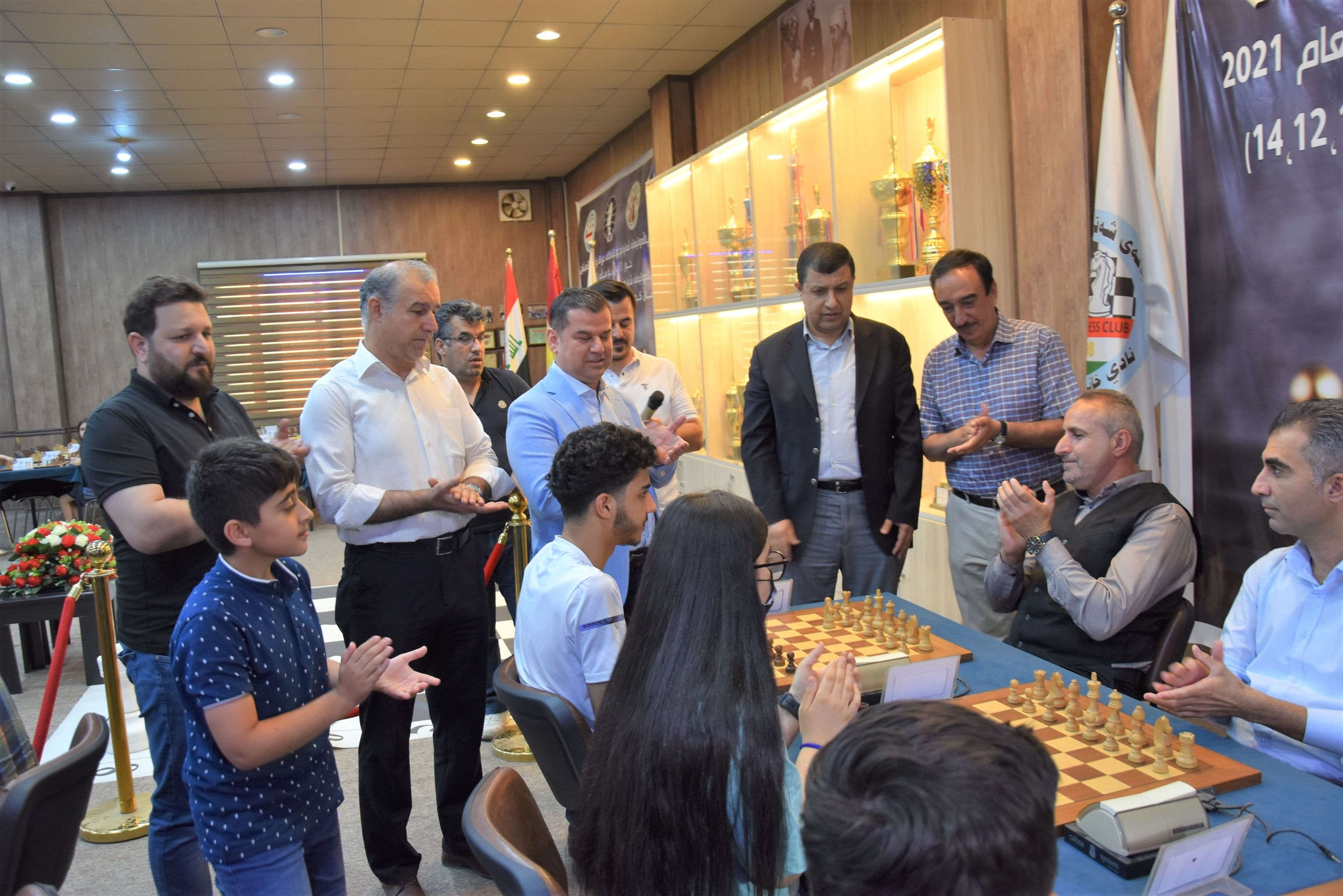 شه‌تره‌نجی خانزاد خولى فێركارى ده‌كاته‌وه‌