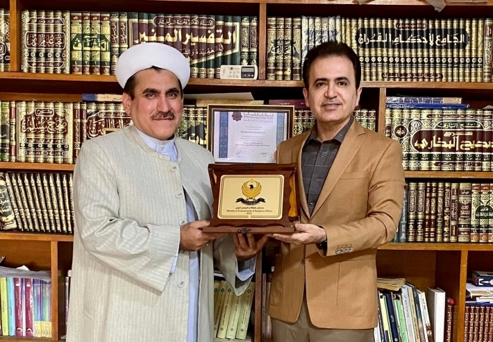 Yekem care mamostayekî olî bawernameya doktora li ser êzdiyan bidestxist