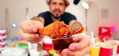 لماذا نعشق مشاهدة فيديوهات الأكل عند الشعور بالجوع؟