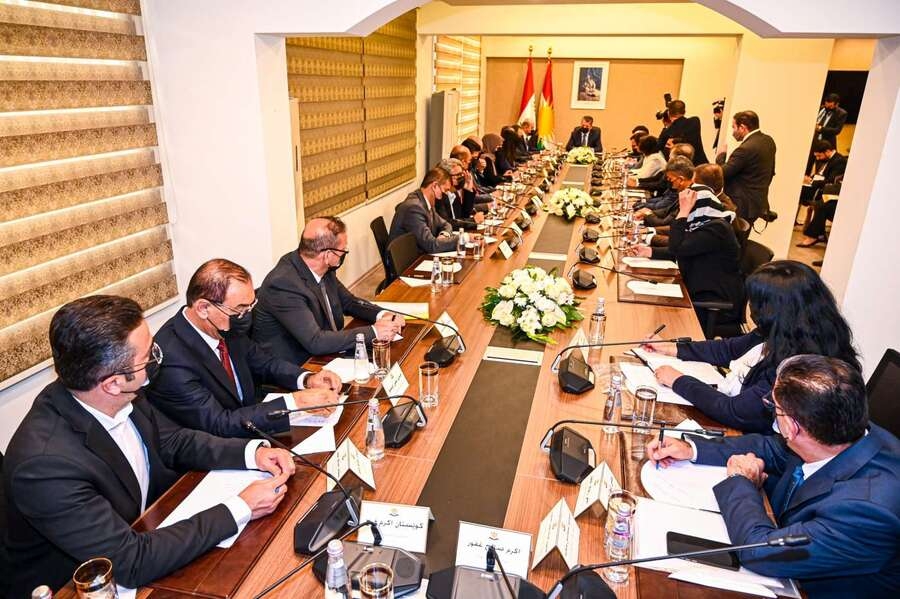 Serokwezîr serdana wezaretan dike