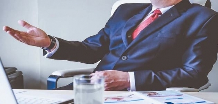 Parêzgerekî ji kar hatî dûrxistin ê Iraqê ji bo xwe biryara destbikarbûnê derxist