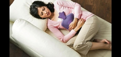 الاستحمام أثناء الدورة الشهرية.. فوائد وخرافات