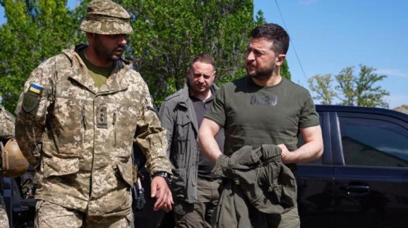 زيلينسكي يزور قواته على خط الجبهة في دونباس