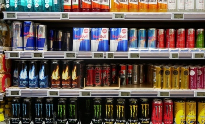 تستمر لـ 12 يوماً .. إليك ما يمكن لعلبة واحدة من مشروب الطاقة أن تفعله بجسمك