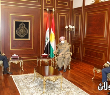 سەرۆک بارزانی پێشوازی لە شێخ نەهرۆ محەمەد کەسنەزانی دەکات