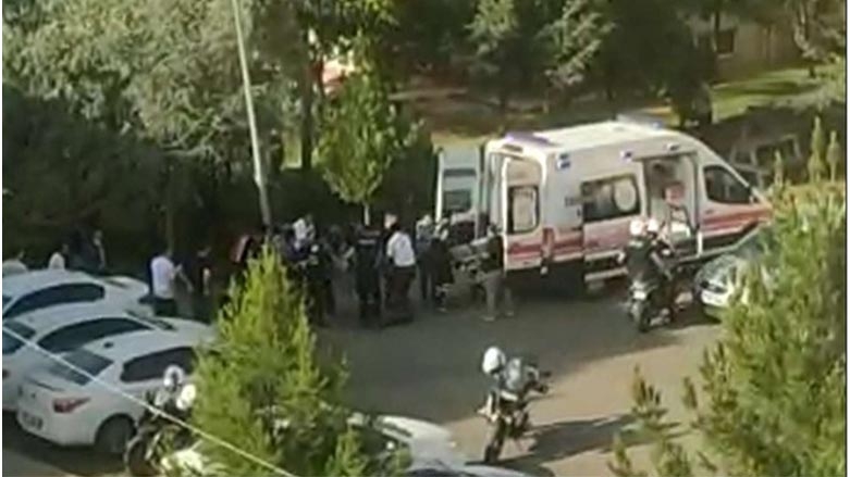 Li Êlihê polîsekî hevjîn û zarokê xwe kuşt û piştre dawî li jiyana xwe anî