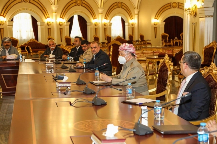 الرئيس بارزاني يستقبل وفداً من الكتاب والاكاديميين والمثقفين من شرق كوردستان