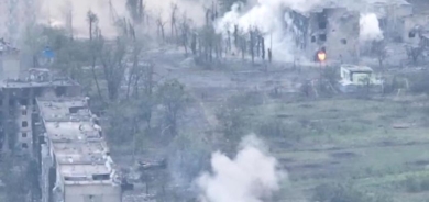 زيلينسكي يواصل التحدي مع تكثيف روسيا هجماتها واستيلائها على أراضٍ بالشرق