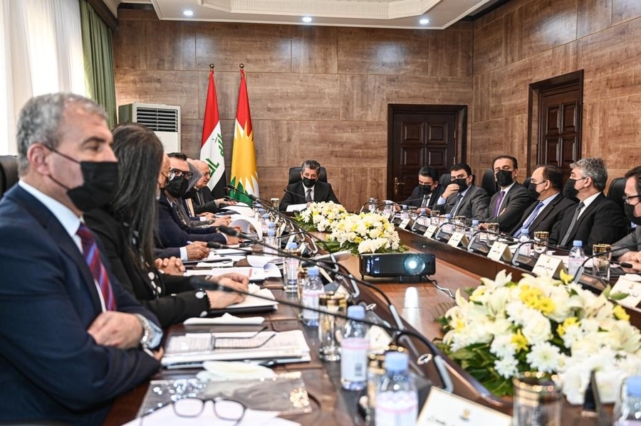 Naveroka civîna Serokwezîr li gel stafa wezareta darayî û abûrî