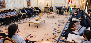 Serokwezîr pêşwaziya tîma fotbolê ya jinan ya Îraqê kir