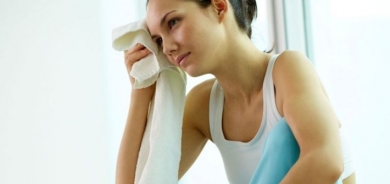 التعرق الزائد في الجسم.. الأسباب والعلاج