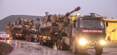 Artêşa Tirkiyê hêzên xwe ber bi çeperên şer ên li gundewarê Helebê ve dibe