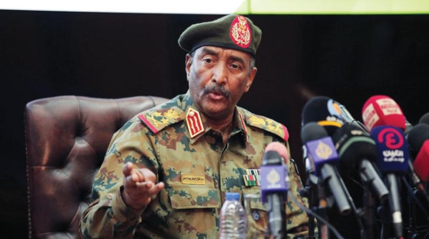 البرهان يعيد زمام المبادرة إلى المدنيين