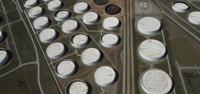 Oil prices bounce back from Tuesday tumble as supply concerns return