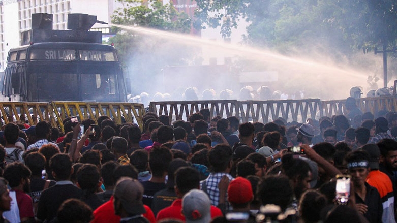 Krîza li Srî Lankayê: Serok ji koşka serokatiyê derket