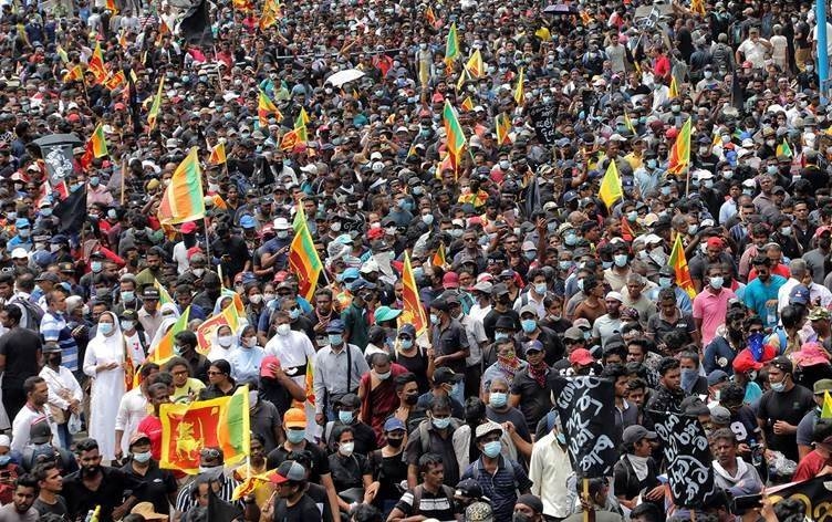 Serok û Serokwezîrê Srî Lankayê dest ji kar berdan