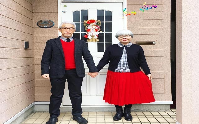 (37) ساڵە هەمان جلوبەرگ دەپۆشن