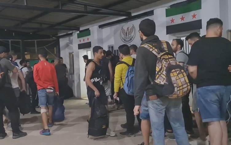 Tirkiyê hejmareke penaberên Sûriyê bi zorê vegerandin welatê wan