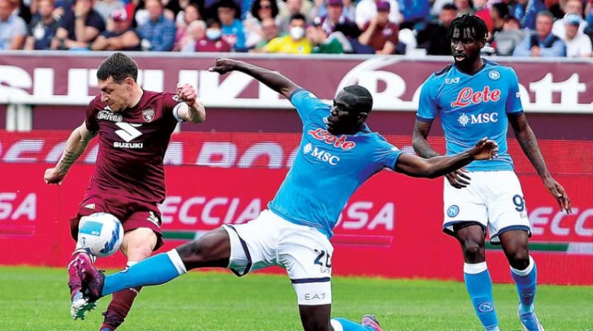 تشيلسي يدعم دفاعه بالتعاقد مع كوليبالي... ويونايتد يقترب من الأرجنتيني مارتينيز