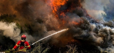 Europe heatwave: Deadly wildfires spread in Mediterranean