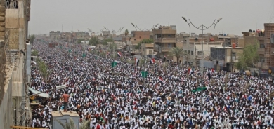 محلل سياسي: صلاة الصدريين اثبتت بان انسحابهم من البرلمان لم يقلل من تأثيرهم