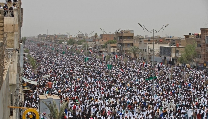 محلل سياسي: صلاة الصدريين اثبتت بان انسحابهم من البرلمان لم يقلل من تأثيرهم