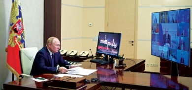 بوتين يؤكد «استحالة} عزل روسيا