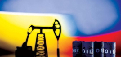 أسعار النفط تقفز بدعم من تراجع الدولار ونقص المعروض