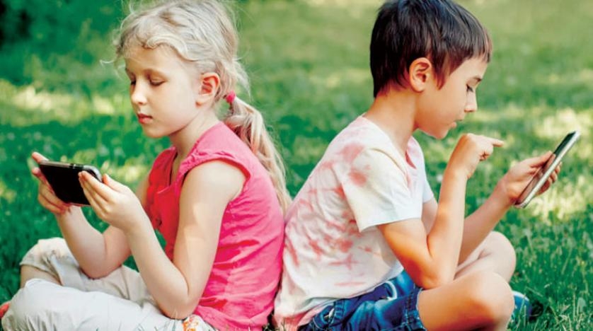 الابتعاد عن الشاشات «يجلب» السعادة