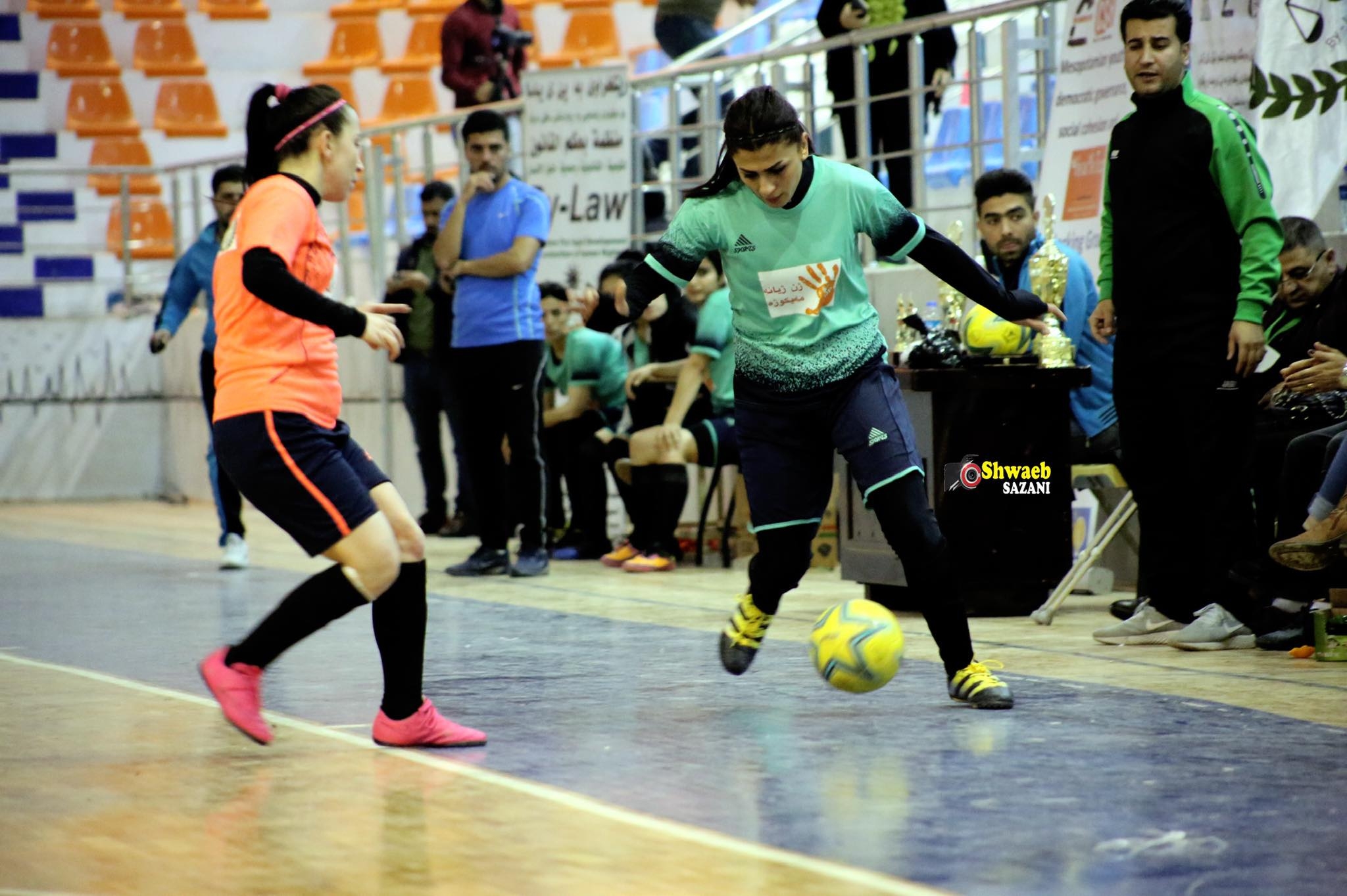 خه‌ونى من زیاتر به‌ره‌وو پێشه‌وه‌ بچم