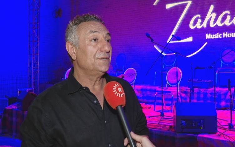 Xêro Ebas li Hewlêrê konsertekê saz dike