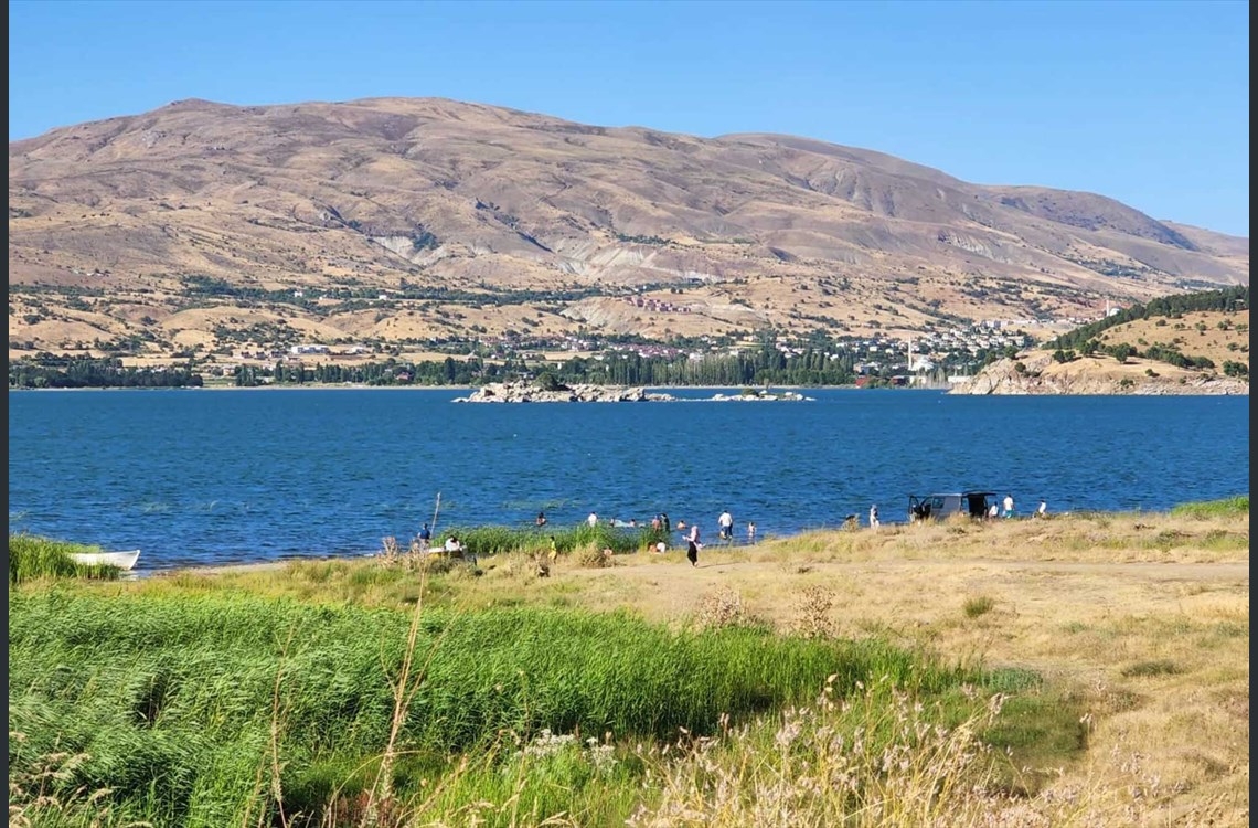 Serdana geştyaran bo Gola Hazarê ya li Bakurê Kurdistanê