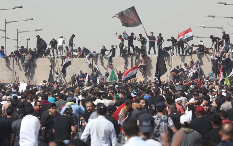 سقوط جرحى بصفوف المتظاهرين في المنطقة الخضراء