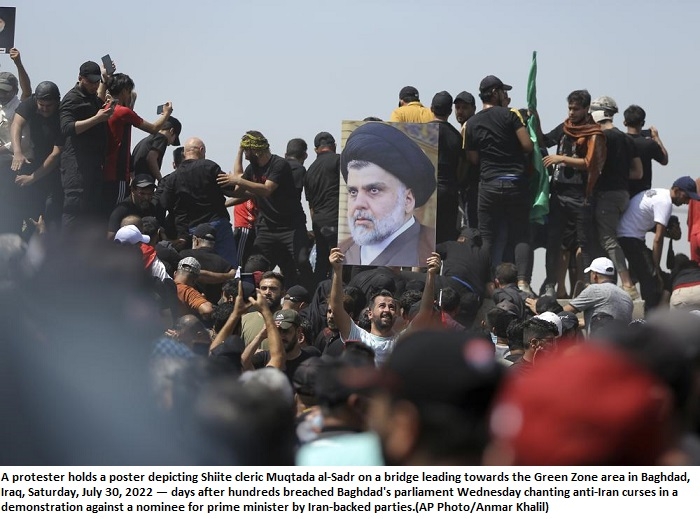 أنصار الصدر يواصلون اعتصاما مفتوحا وكوردستان تطرح مبادرة لاحتواء الأزمة