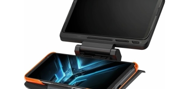 ئامێرێكی گەیم بە دوو شاشەی جیاوازەوە