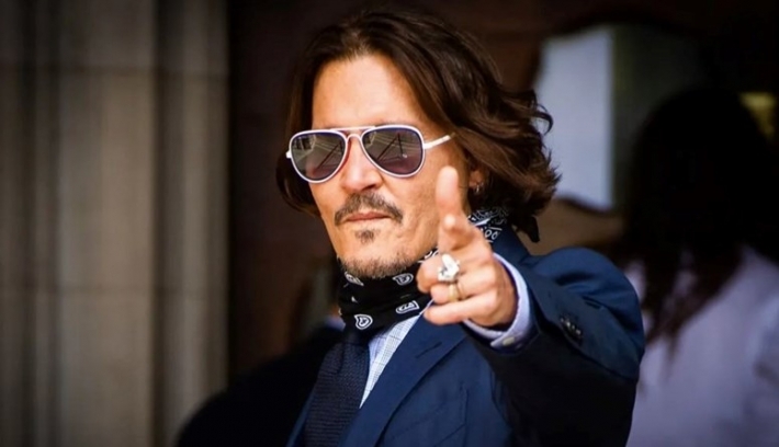 جوني ديب يجني 3.5 مليون دولار من رسوم نفذها بالكمبيوتر