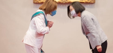 بيلوسي تجري محادثات مع رئيسة تايوان