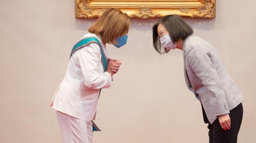 بيلوسي تجري محادثات مع رئيسة تايوان