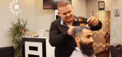 Berberekî Kurd li Almanyayê bi agir porê xelkê çêdike