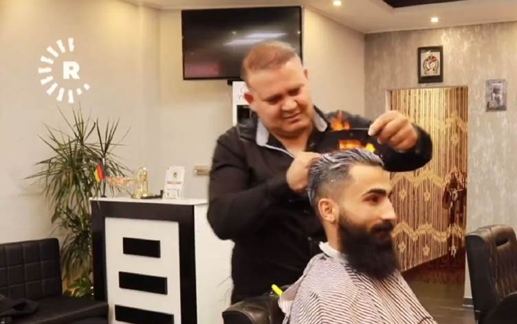 Berberekî Kurd li Almanyayê bi agir porê xelkê çêdike