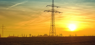 العراق يحدد موعد الربط الكهربائي مع السعودية