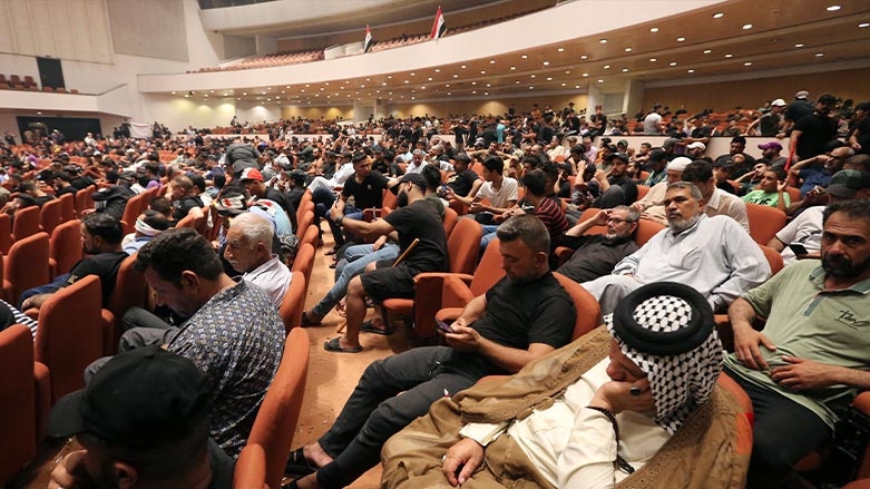 اعتصام الصدريين يدخل أسبوعه الثاني وسط استمرار الأزمة السياسية