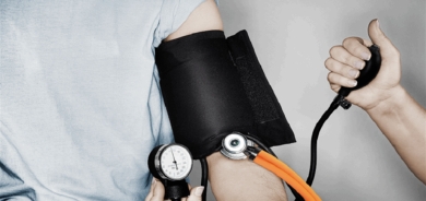 لماذا يجب أخذ قراءات ضغط الدم من كلا الذراعين؟!