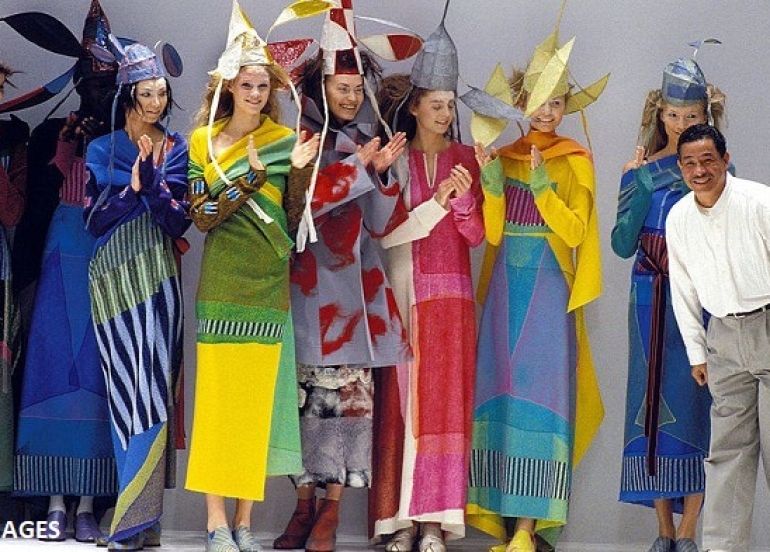 Issey Miyake: Japanese fashion designer dies aged 84