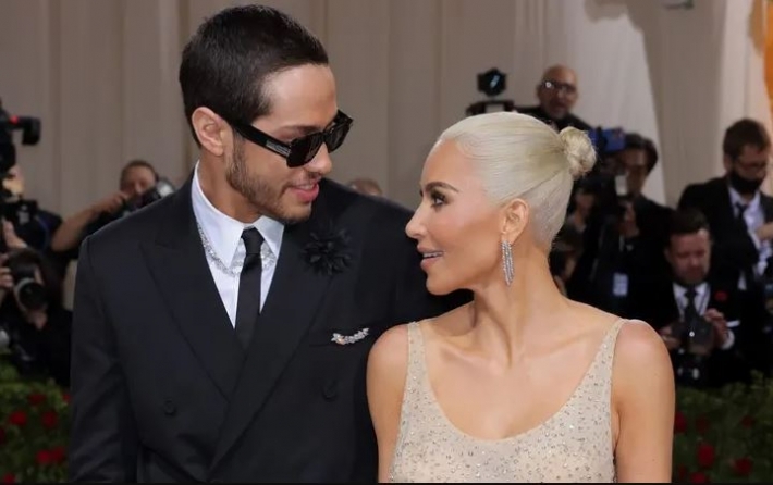 بعد 9 أشهر فقط.. كيم كارداشيان تنفصل عن صديقها الجديد