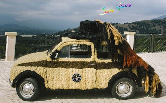 ئوتمبێلی داپۆشراو بە قژی خانمان