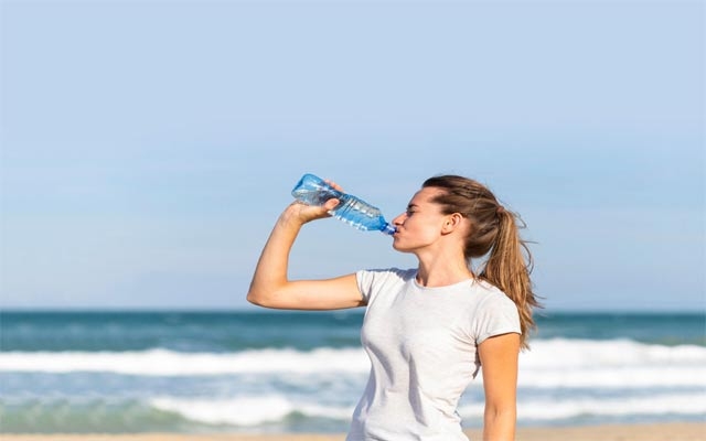 نیشانەكانی كەمبوونەوەی شلەی لەش